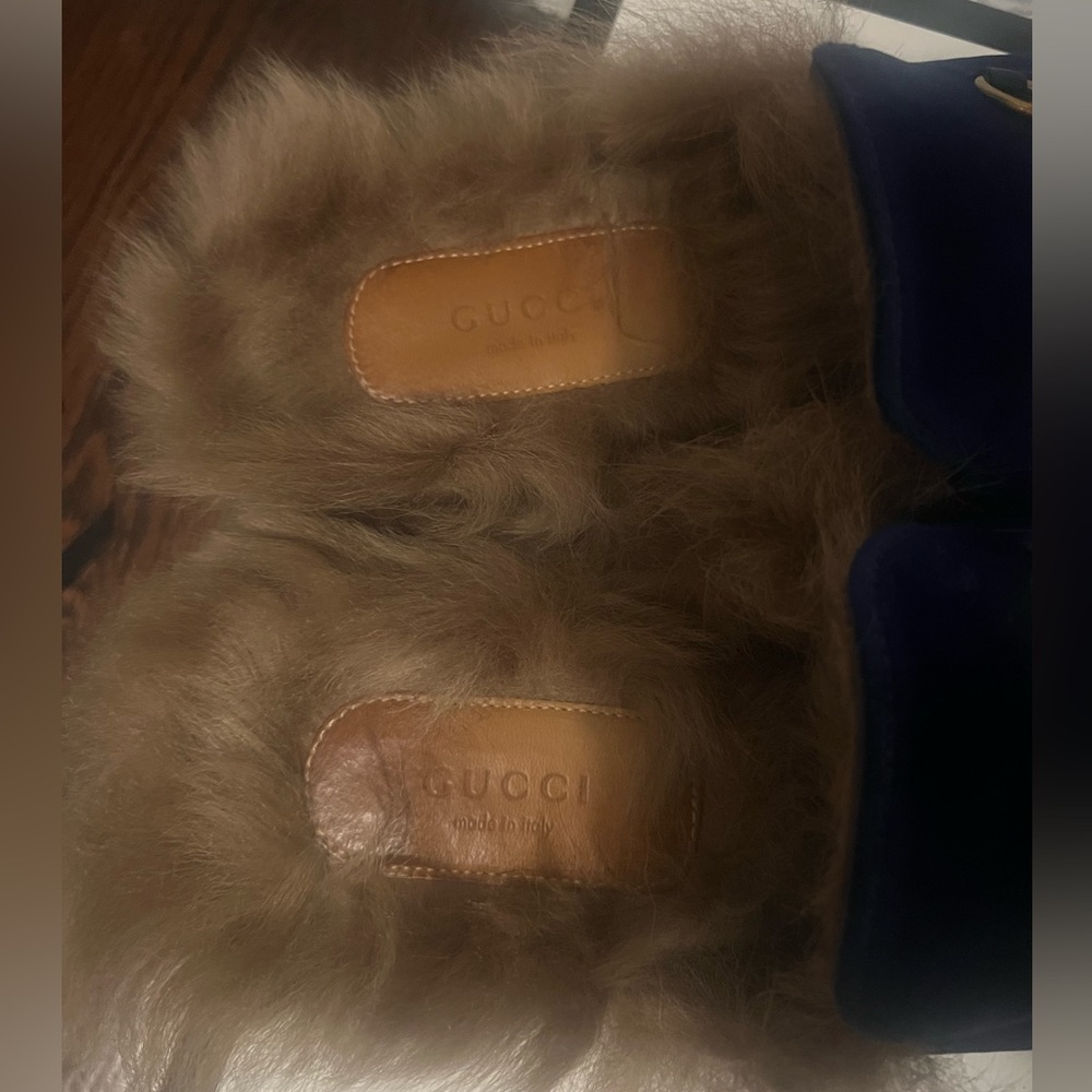 Gucci Princetown velvet mules with fur lining. Size 9 in cobalt blue. With box. - Picture 5 of 10